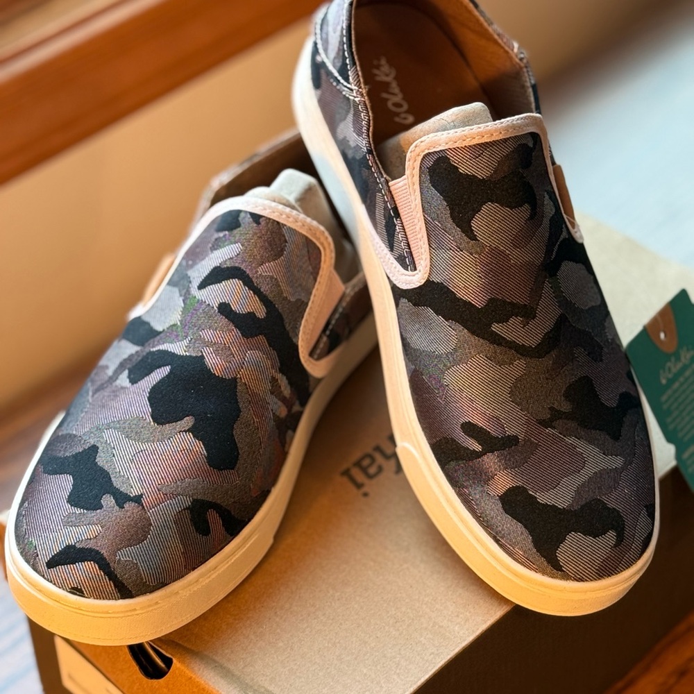 OluKai Women’s Slip-On Camo Canvas Loafers in Soft Pink